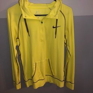 Yellow Nike Pulloved